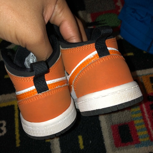 Jordan retro 1 toddler 8c - Picture 3 of 3